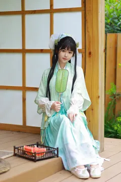 [YITUYU艺图语]2023.08.08 吃瓜啦 不可爱的禾禾喵[35+1P/549MB] - 2