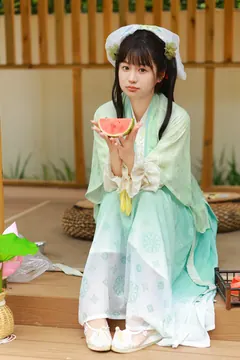 [YITUYU艺图语]2023.08.08 吃瓜啦 不可爱的禾禾喵[35+1P/549MB] - 4