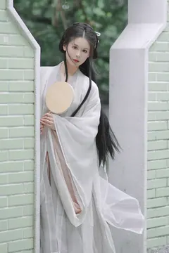 [YITUYU艺图语]2023.08.14 寂静许清欢 亦亦[21+1P/175MB] - 2