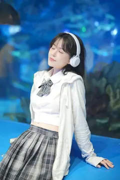 [YITUYU艺图语]2023.08.18 贩卖蓝色孤独 裸心心[21+1P/354MB] - 2