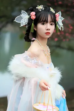 [YITUYU艺图语]2023.08.20 落梅 小杨[24+1P/443MB] - 3