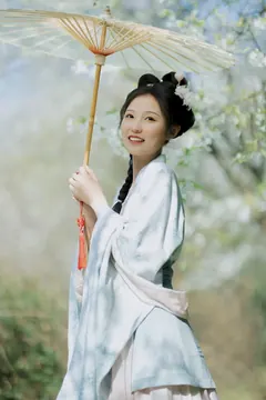 [YITUYU艺图语]2023.08.23 樱花树上的少女 折子语-阿语[39+1P/436MB] - 4