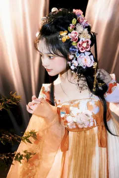 [YITUYU艺图语]2023.08.27 太阳神女 衔鹿[22+1P/495MB]