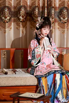 [YITUYU艺图语]2023.08.31 旧诗行 暮烟色CC[53+1P/954MB] - 2