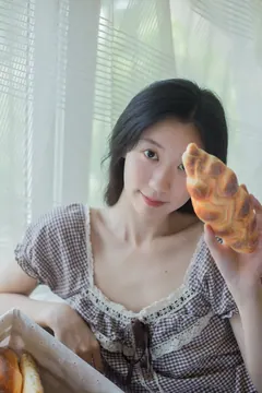 [YITUYU艺图语]2023.08.31 要吃布丁吗 饲猫少女-[33+1P/315MB] - 2