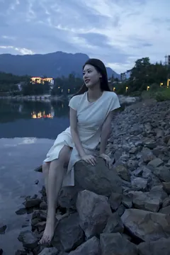 [YITUYU艺图语]2023.09.02 湖 Chenaling_CL[22+1P/358MB] - 3