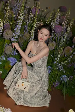 精选街拍作品 NO.7338 颜爆镁足敏敏[261P/438MB] - 3