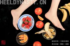 [王朝贵足]0038 室内套图 安安完美晶莹裸足缤纷水果盛宴足踩系列A[30P/18MB]