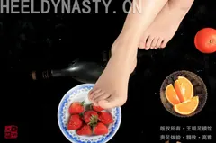 [王朝贵足]0045 室内套图 安安完美晶莹裸足缤纷水果盛宴足踩系列B[24P/12MB]