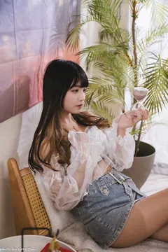 小穎 001 – 牛仔裙[129P/386MB]