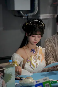 精选街拍作品 NO.7407 白裙甜美十元酱[81P/80MB]