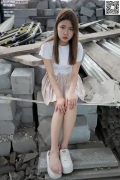 [MSLASS梦丝女神]2019.08.29 废墟的小白鞋 小除夕[53+1P/505M] - 4