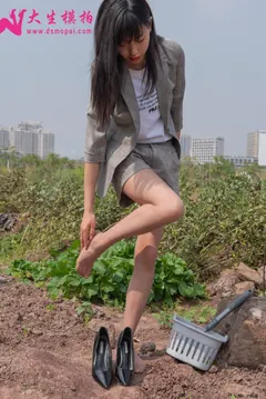 大生模拍 NO.182 Lynn 干农活的女白领 [67P/210MB] - 4
