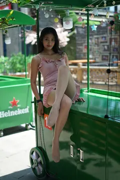 [XUE妹加速跑] XM073《摆摊卖足艺-彤彤》[95P/1V/251M] - 2