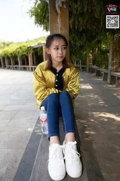勿恋传媒 No.012 娇小型小罗莉哦,猜猜我多大呢,小白板鞋搭配粉色棉袜 [124P/861MB] - 2