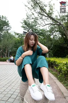 勿恋传媒 No.019 地道的青岛小解解哦,白色板鞋搭配白色船袜 [99P/594MB] - 1