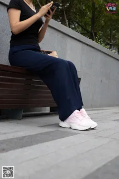勿恋传媒 No.053 些许肉感，很多姓感~粉色小跑鞋配黑色船袜 [124P/1V/938MB] - 2