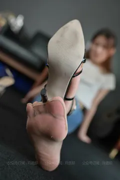 [IESS异思趣向] 耽丝 紫薇的肉丝牛仔裤 [81P/57MB] - 2