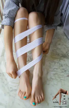 [LISS丽丝映像]NO.009 莎莎小姐 情蜜玉足 白蕾SI筒袜与超薄肉丝[91P/106M] - 4